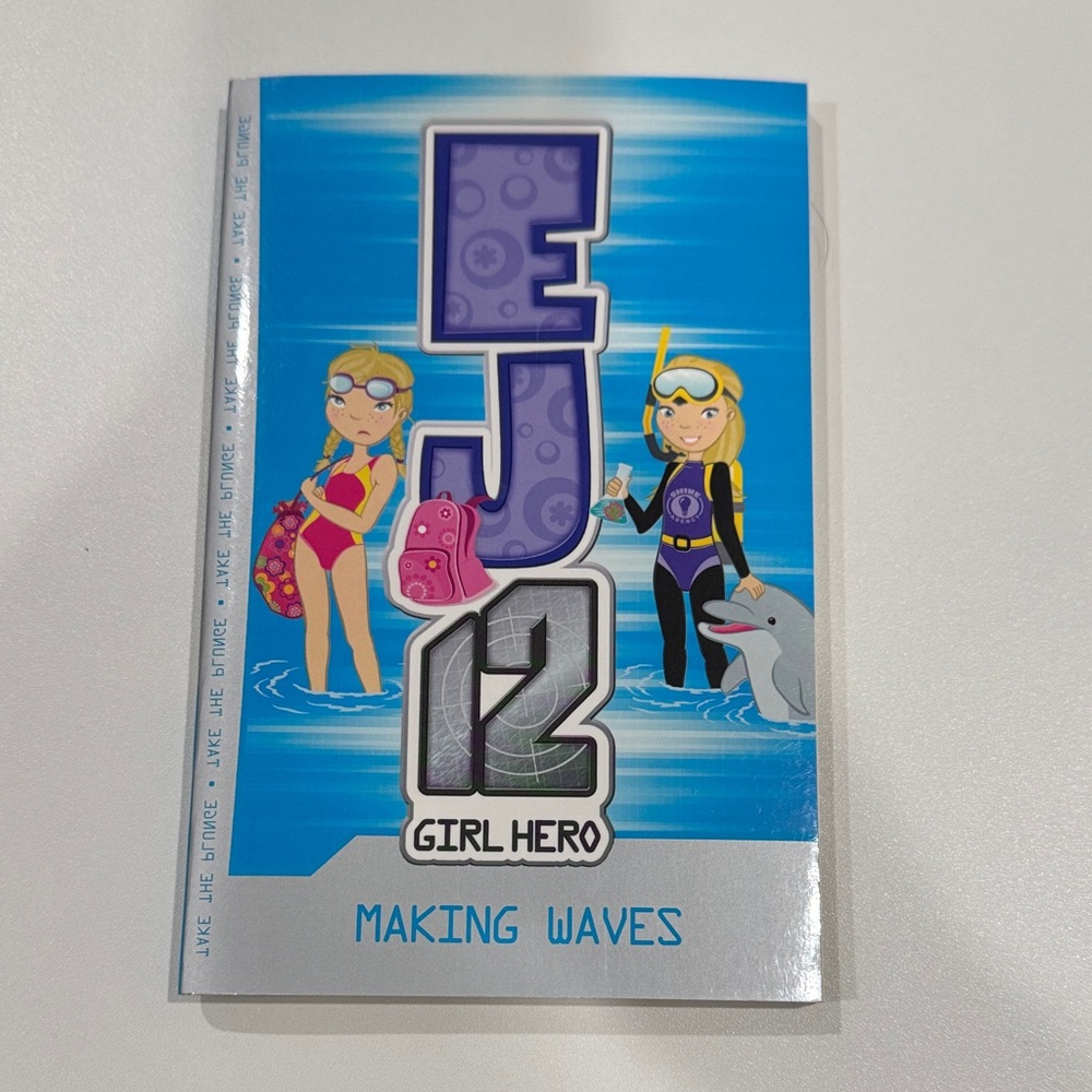 Making Waves EJ12 Girl Hero - Book